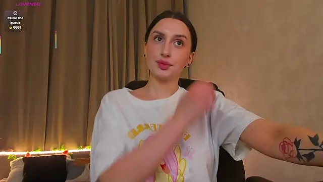 Celine Coello online show from 04/10/26, 12:10