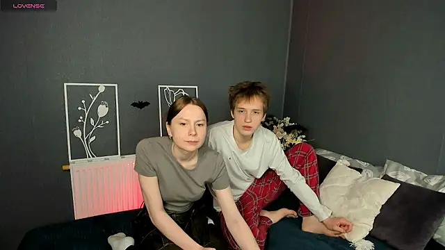 Lola Raivis  online show from 02/15/26, 07:32