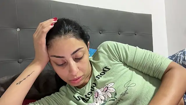 Snapshot of AbrilSantosxo chatting on 05/22/26, 01:06 AbrilSantosxo online show from 05/22/26, 01:06