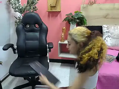 maria Turner1 online show from 04/15/26, 09:49