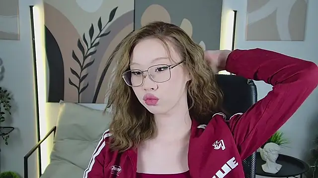 Snapshot of SarahRice chatting on 02/11/26, 04:34 SarahRice online show from 02/11/26, 04:34