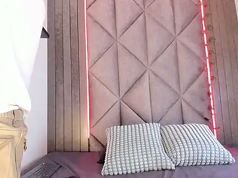 AndrewKenoxx  online show from 02/06/26, 07:39