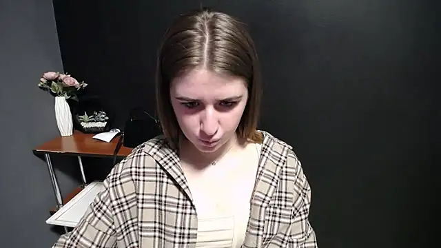 Sunny siren online show from 03/28/26, 01:43