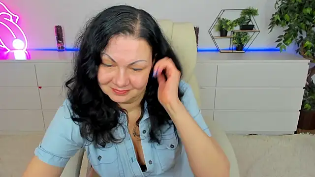 IrissMoon online show from 03/05/26, 06:31