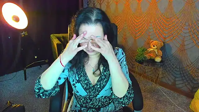 IrissMoon online show from 05/11/26, 05:35