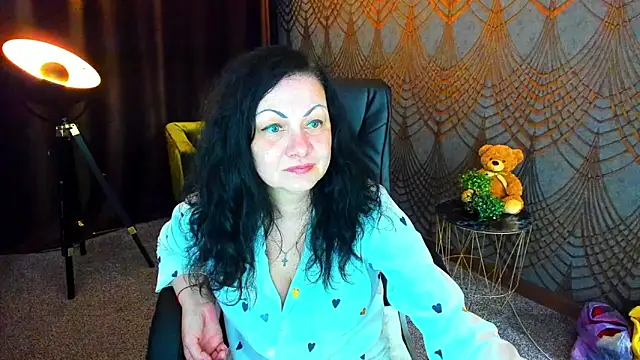 IrissMoon online show from 05/20/26, 04:13