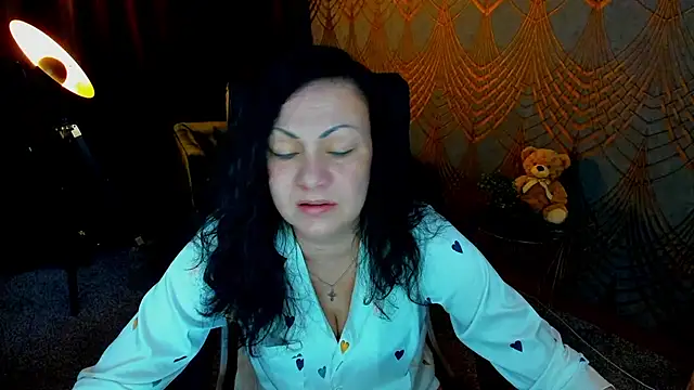 IrissMoon online show from 05/31/26, 06:09
