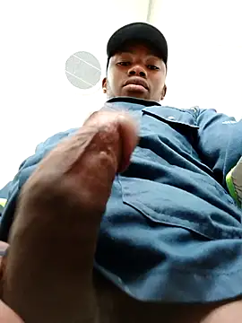 Snapshot of niveyguy chatting on 04/06/26, 07:42 niveyguy online show from 04/06/26, 07:42