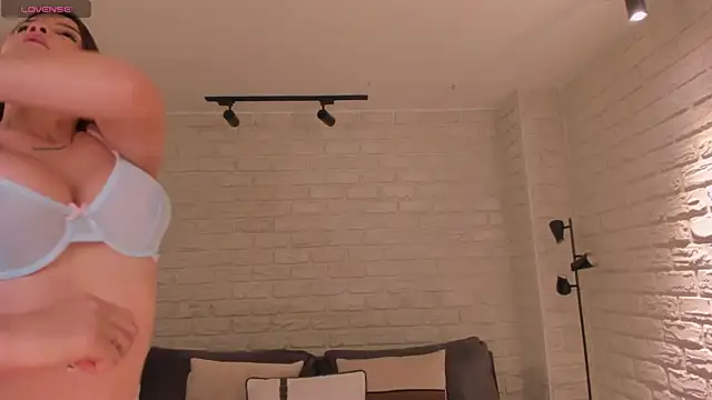 BellaThompsonX online show from 07/22/26, 06:22