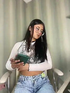 StrawberryPink  online show from 02/21/26, 12:06