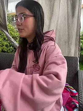 StrawberryPink  online show from 03/18/26, 11:35