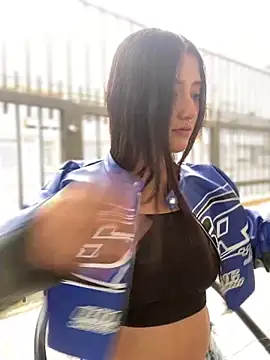 StrawberryPink  online show from 04/03/26, 11:41