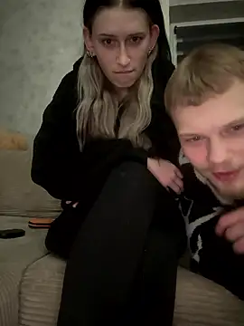 Snapshot of HotcoupleTrouble chatting on 01/15/26, 06:44 HotcoupleTrouble online show from 01/15/26, 06:44