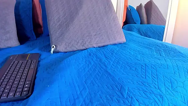 rose thompson19 online show from 02/04/26, 07:09