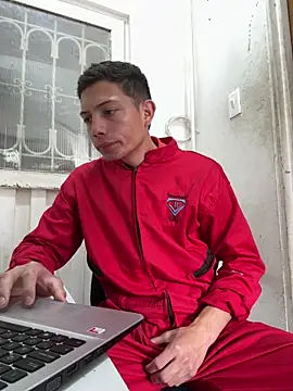 santiObrero online show from 04/18/26, 03:05