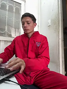 Snapshot of santiObrero chatting on 05/08/26, 04:23 santiObrero online show from 05/08/26, 04:23