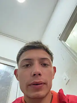 Snapshot of santiObrero chatting on 05/30/26, 03:09 santiObrero online show from 05/30/26, 03:09