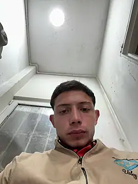 Snapshot of santiObrero chatting on 07/09/26, 02:54 santiObrero online show from 07/09/26, 02:54