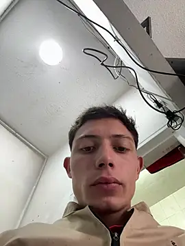 Snapshot of santiObrero chatting on 07/10/26, 03:36 santiObrero online show from 07/10/26, 03:36