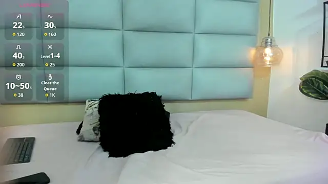 Snapshot of miss-liz- chatting on 02/05/26, 01:05 miss-liz- online show from 02/05/26, 01:05