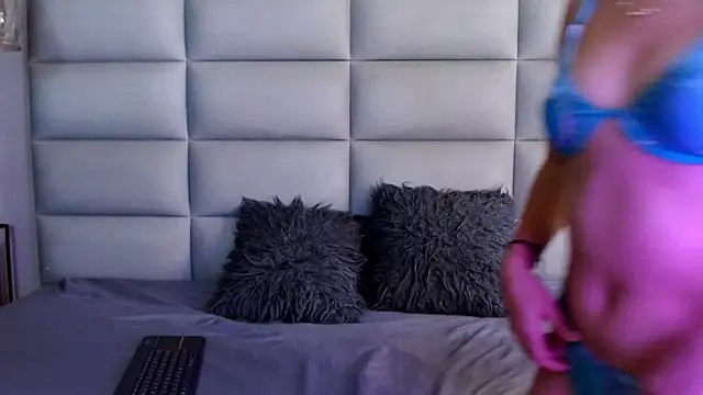 Snapshot of miss-liz- chatting on 02/28/26, 06:20 miss-liz- online show from 02/28/26, 06:20