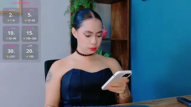 Snapshot of Sienna-Gold chatting on 02/24/26, 01:42 Sienna-Gold online show from 02/24/26, 01:42