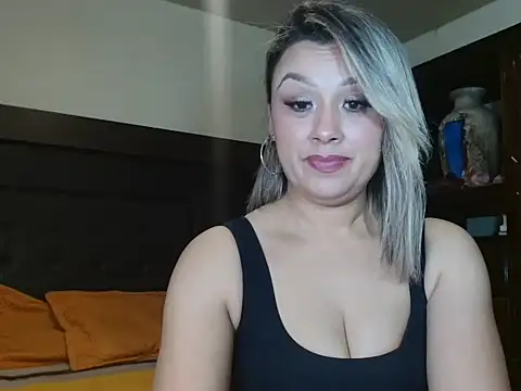 Snapshot of aitanalove_ chatting on 02/05/26, 01:32 aitanalove online show from 02/05/26, 01:32