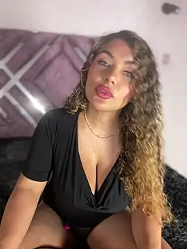 TianaRios Pink online show from 03/08/26, 12:08