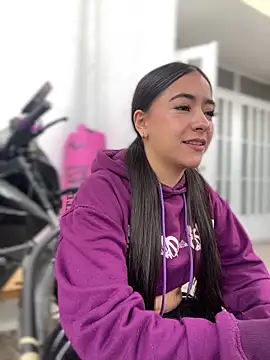 AuroraJohns Pink online show from 01/31/26, 08:18