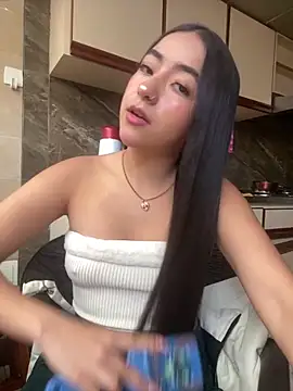 AuroraJohns Pink online show from 02/15/26, 07:54