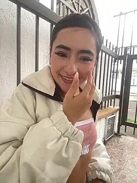 AuroraJohns Pink online show from 03/04/26, 07:53