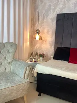 Auri   online show from 02/05/26, 06:01