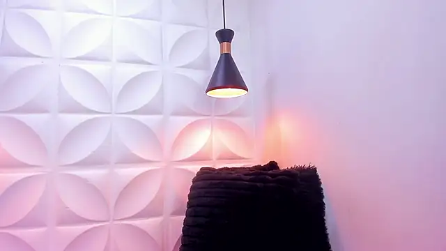 Snapshot of zaira_skinny chatting on 06/20/26, 03:53 zaira skinny online show from 06/20/26, 03:53