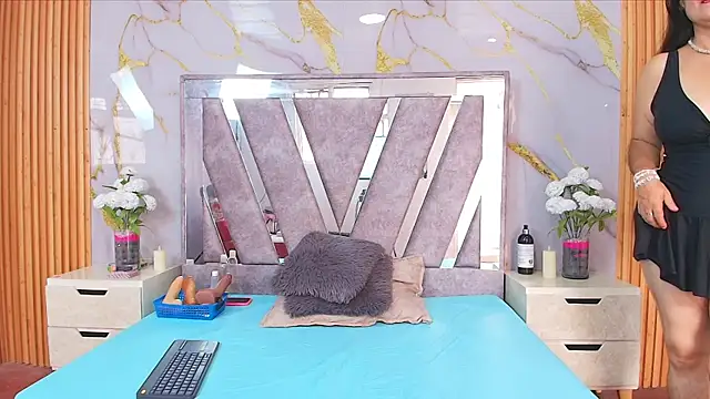 CrystallGomes online show from 04/19/26, 04:28