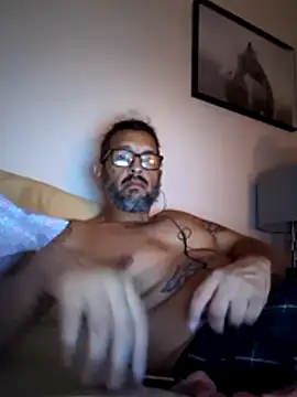 Snapshot of Tattoos77 chatting on 06/11/26, 02:33 Tattoos77 online show from 06/11/26, 02:33