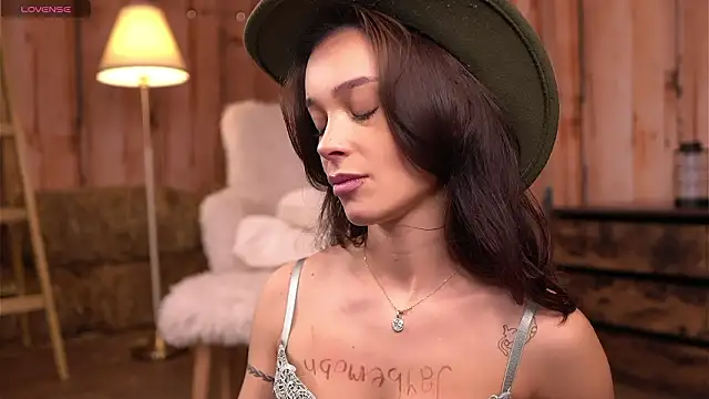 Snapshot of SweetRossie chatting on 02/06/26, 04:28 SweetRossie online show from 02/06/26, 04:28