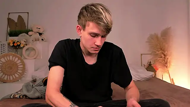 Snapshot of Volan_Starts chatting on 02/26/26, 12:04 Volan Starts online show from 02/26/26, 12:04