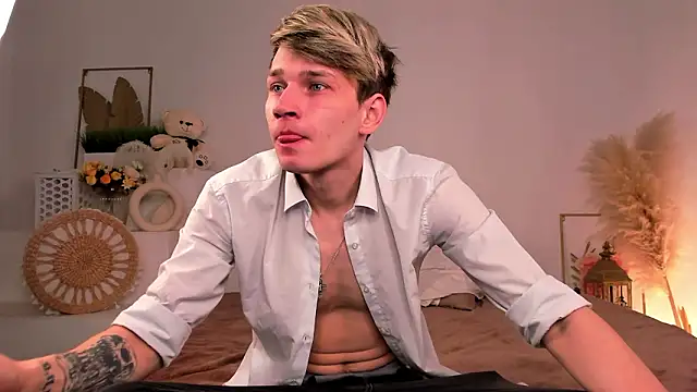 Snapshot of Volan_Starts chatting on 03/04/26, 04:07 Volan Starts online show from 03/04/26, 04:07