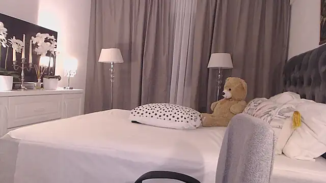 SilverMiss online show from 04/04/26, 06:49