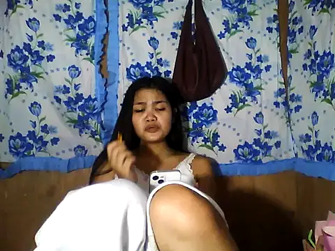 PinaySkinnyJust18 online show from 05/13/26, 03:15