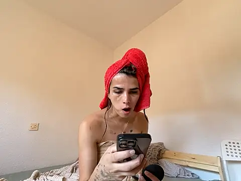 Snapshot of Lily_WellGifted chatting on 05/17/26, 02:13 Lily WellGifted online show from 05/17/26, 02:13