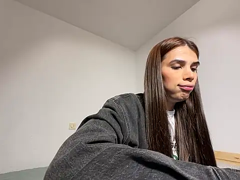 Snapshot of Lily_WellGifted chatting on 05/18/26, 08:14 Lily WellGifted online show from 05/18/26, 08:14