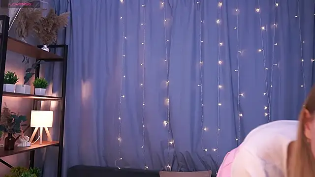 LanaRoxxy online show from 04/15/26, 12:23