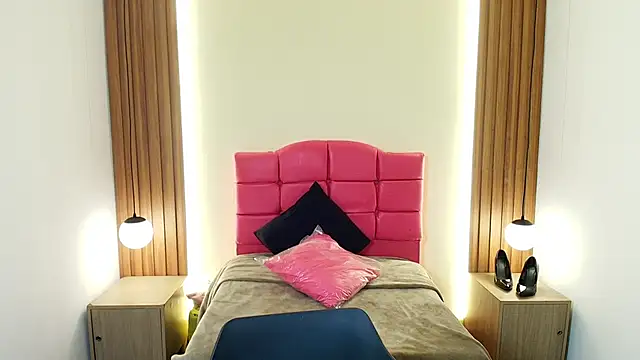 Snapshot of IvonneRoss_ chatting on 02/07/26, 11:58 IvonneRoss online show from 02/07/26, 11:58