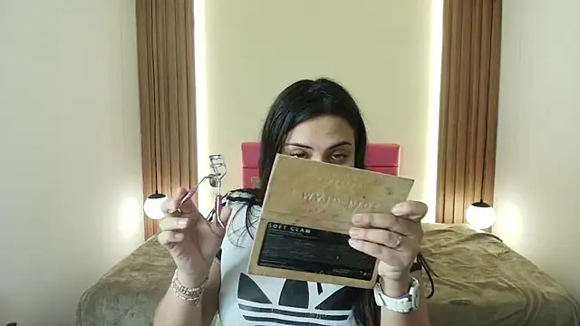 IvonneRoss  online show from 06/02/26, 12:18