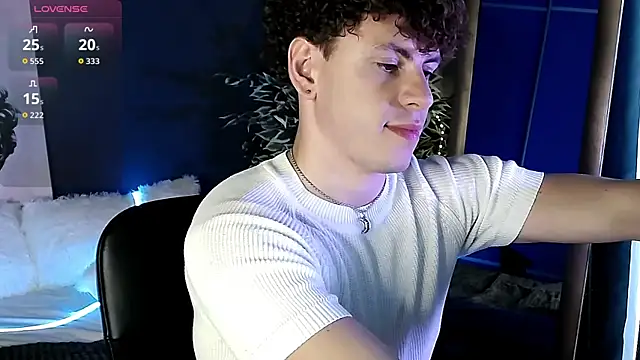Snapshot of TylerGibson chatting on 06/18/26, 02:54 TylerGibson online show from 06/18/26, 02:54