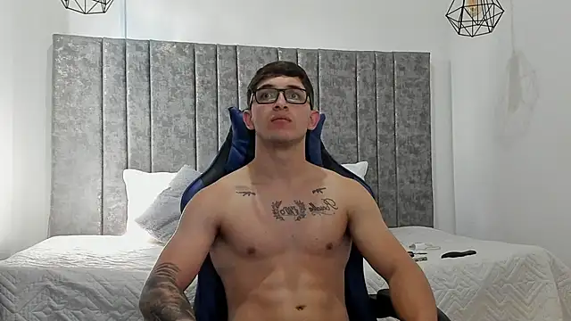 Snapshot of Calvin_Hunter chatting on 02/04/26, 02:45 Calvin Hunter online show from 02/04/26, 02:45