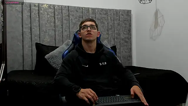 Calvin Hunter online show from 03/18/26, 01:09