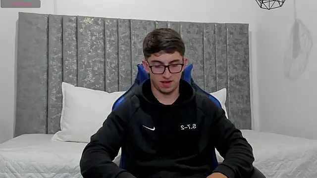 Calvin Hunter online show from 04/02/26, 03:04