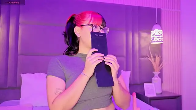 Snapshot of EllieNeptune_ chatting on 02/22/26, 07:56 EllieNeptune online show from 02/22/26, 07:56